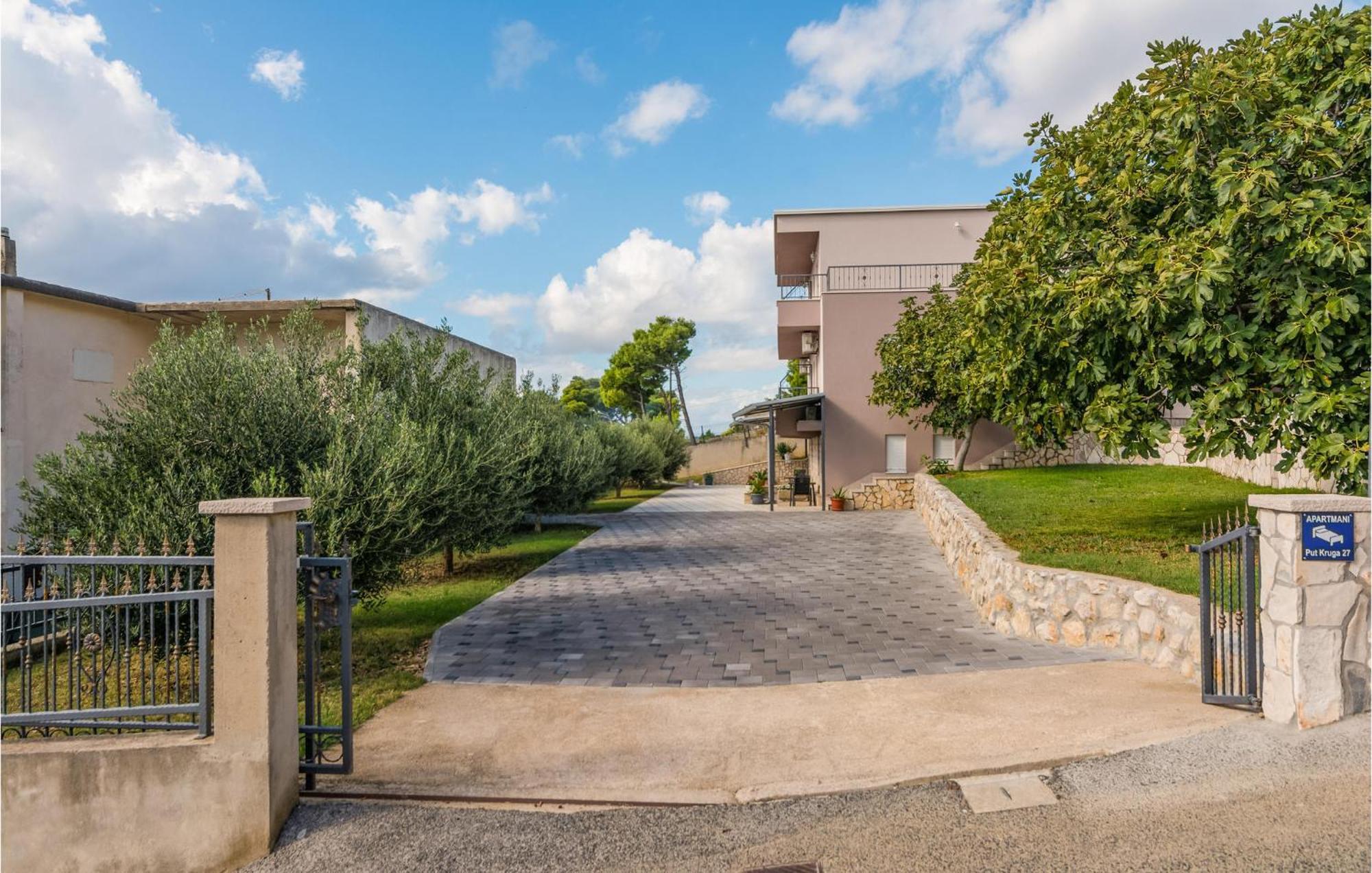 2 Bedroom Awesome Apartment In Mali Rat Sumpetar Εξωτερικό φωτογραφία