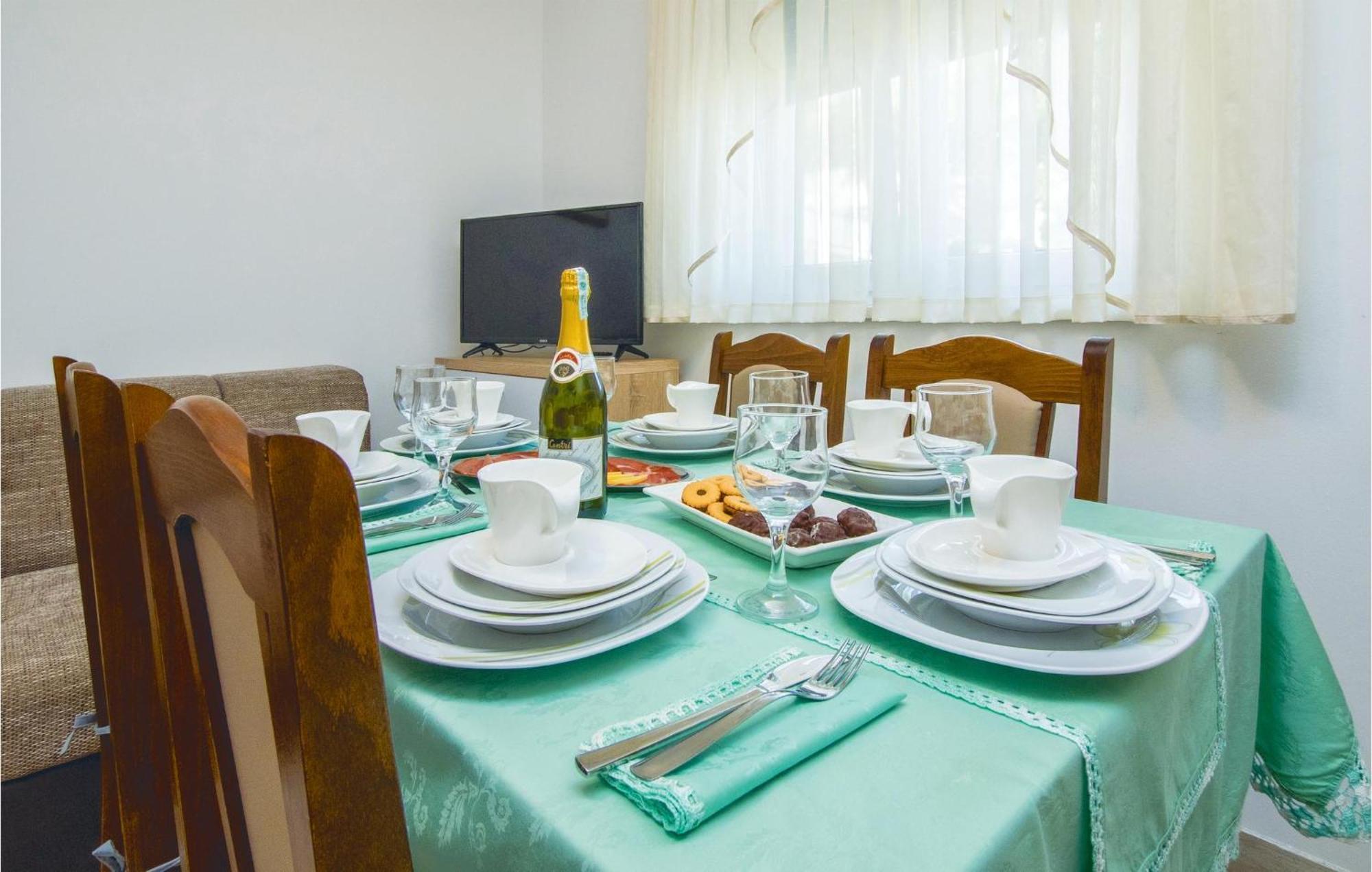 2 Bedroom Awesome Apartment In Mali Rat Sumpetar Εξωτερικό φωτογραφία