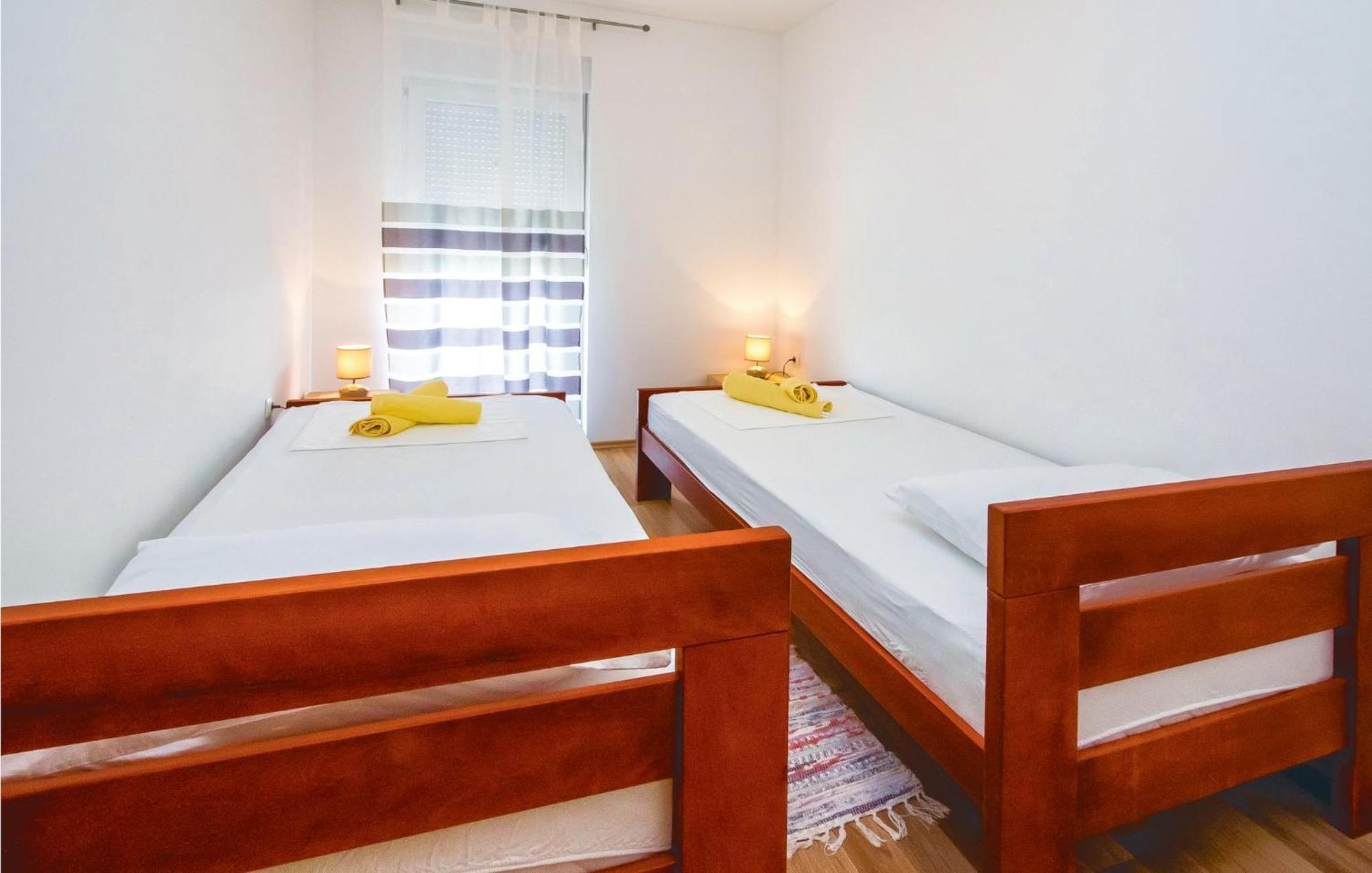 2 Bedroom Awesome Apartment In Mali Rat Sumpetar Εξωτερικό φωτογραφία