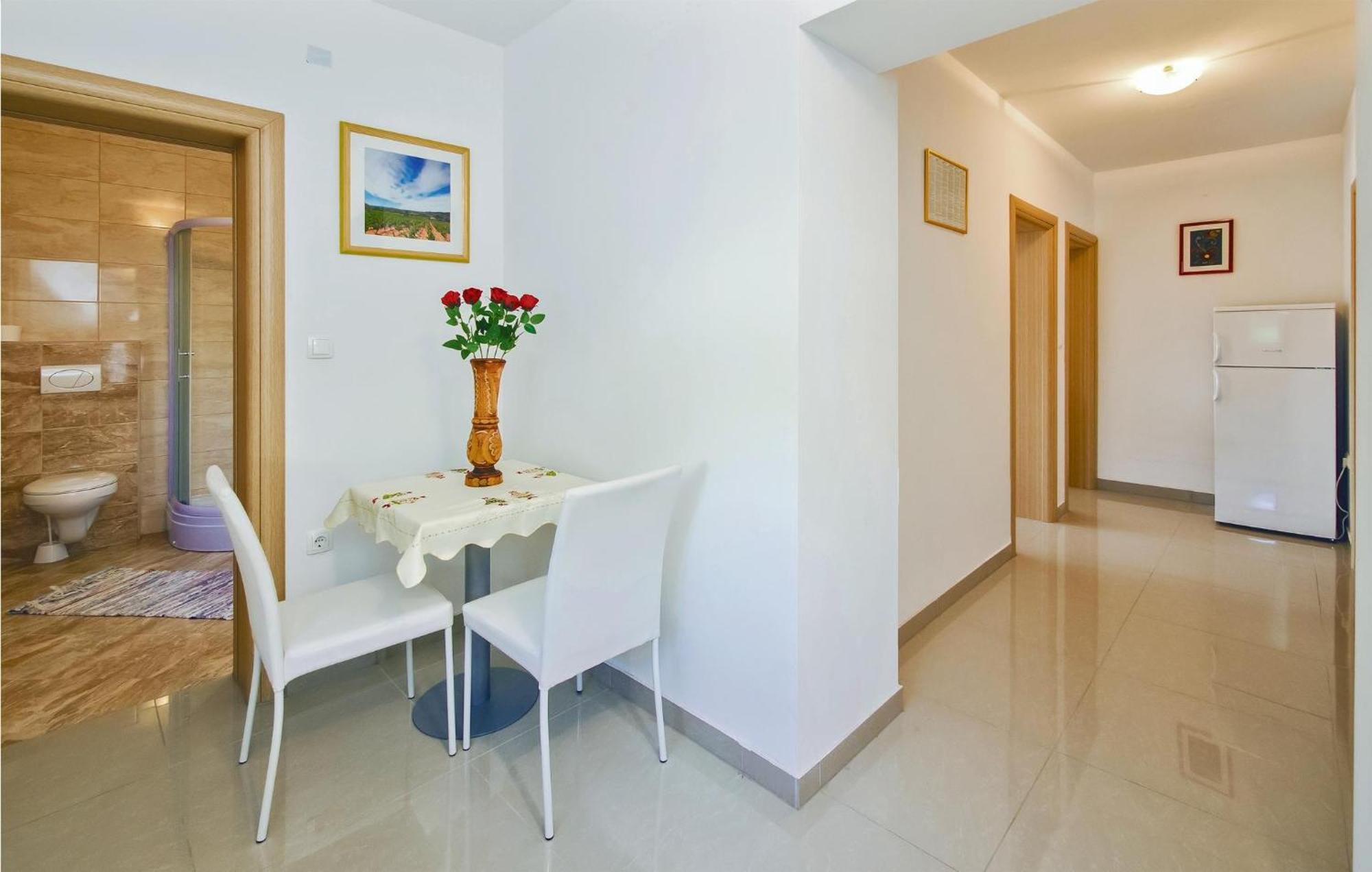 2 Bedroom Awesome Apartment In Mali Rat Sumpetar Εξωτερικό φωτογραφία