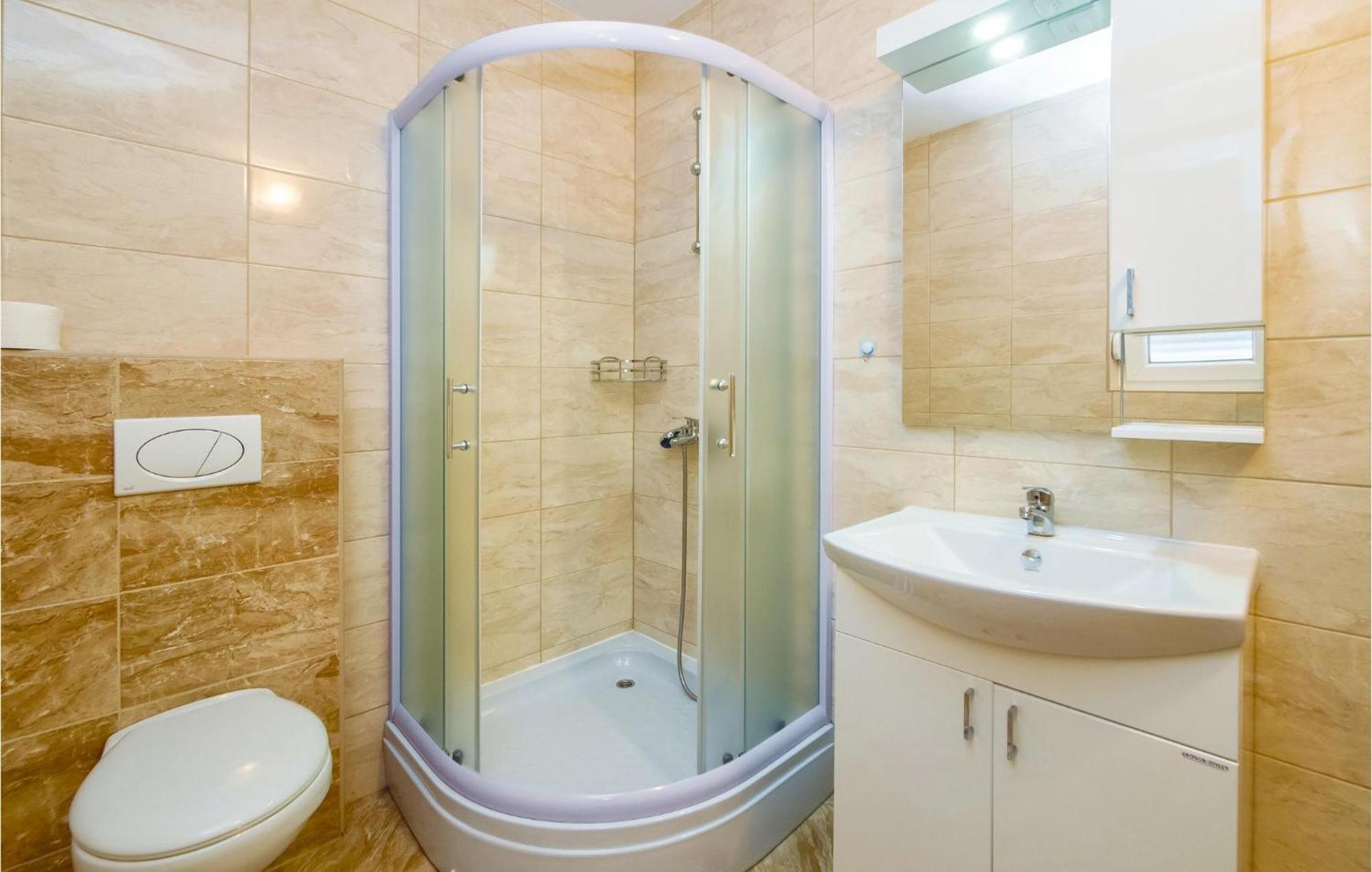 2 Bedroom Awesome Apartment In Mali Rat Sumpetar Εξωτερικό φωτογραφία
